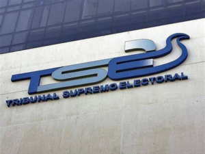 Salvadoreños en el exterior que votarán en el país deben cambiar domicilio antes del 27 de agosto