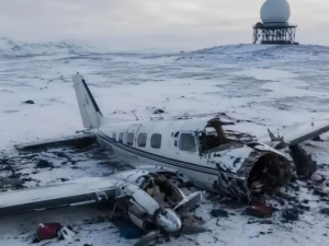 Avión chárter se estrella en Alaska y deja ocho personas fallecidas