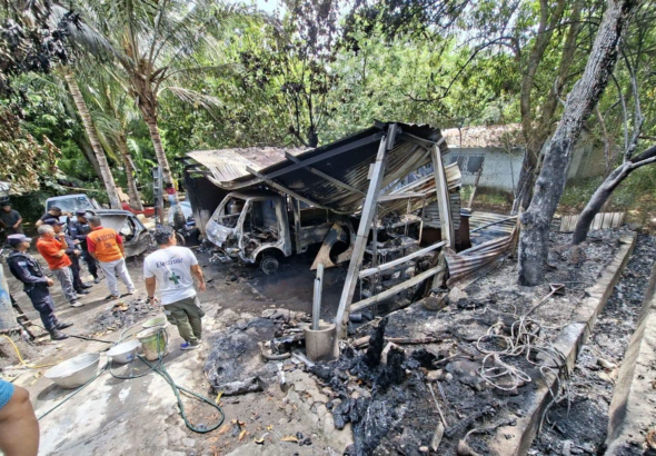 Habitantes controlan incendio registrado en taller mecánico