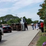 Tres personas resultaron lesionadas tras volcadura de pickup en Sonsonate