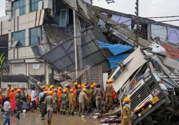 Derrumbe de edificio en Nueva Delhi deja seis personas fallecidas