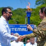 Antorcha Centroamericana inicia su recorrido por El Salvador tras llegar desde Guatemala