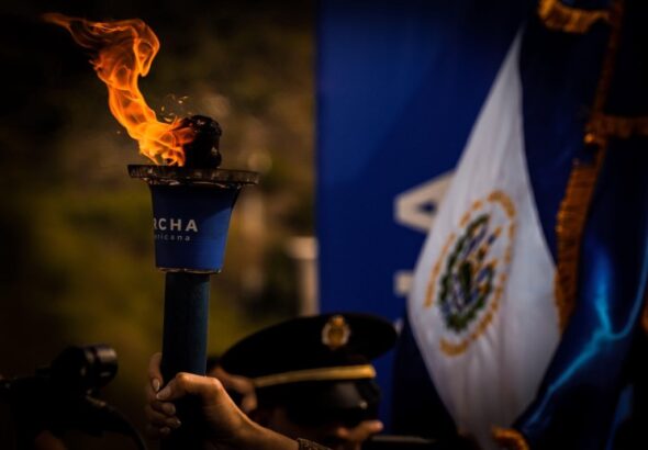 Puente de la Amistad es escenario de entrega de la Antorcha Centroamericana a Honduras