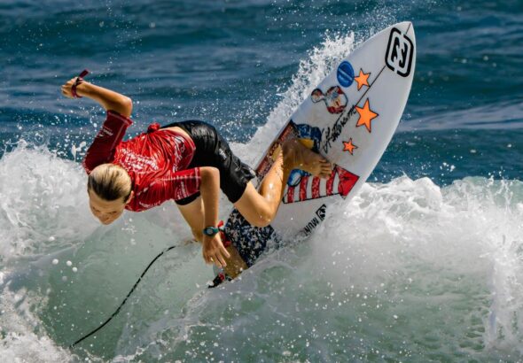 Jóvenes surfistas buscan avanzar en el Mundial Junior 2026