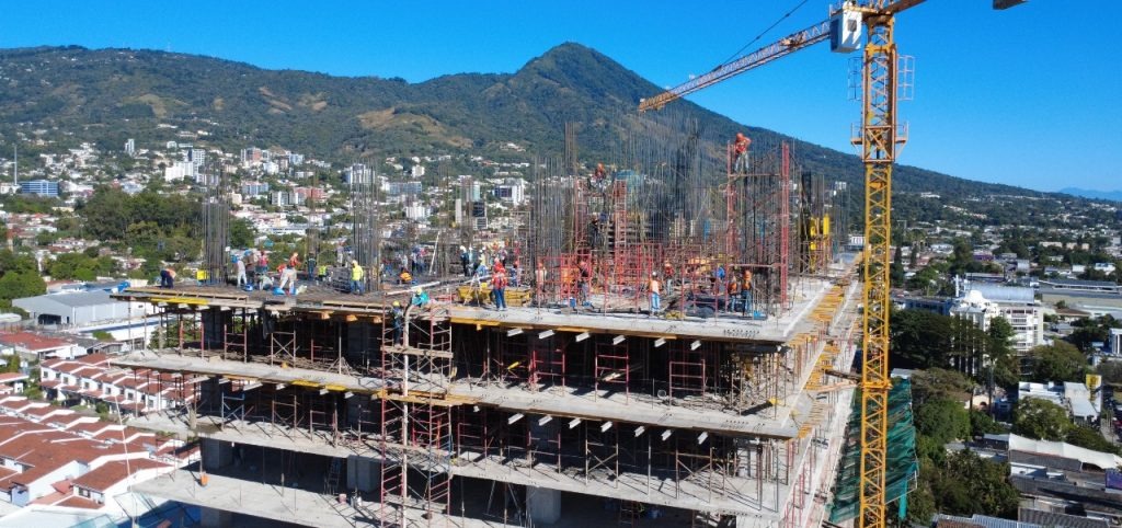 Nueva regulación establecería requisitos y sanciones para profesionales de obras y lotificaciones