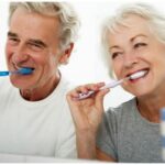 Tips para cuidar la salud bucal de los adultos mayores