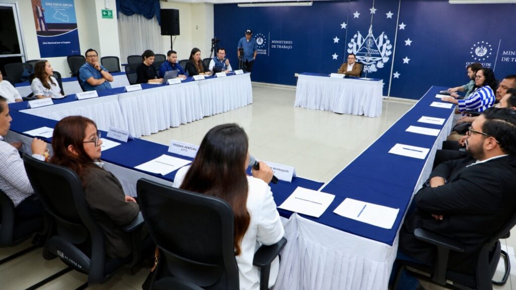 Propuesta sobre jornada laboral avanza tras consultas con distintos sectores