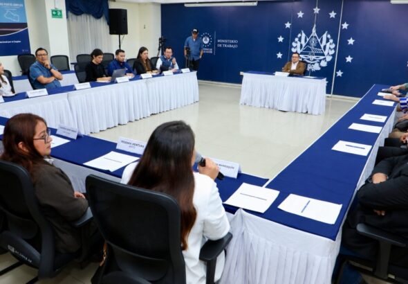 Propuesta sobre jornada laboral avanza tras consultas con distintos sectores