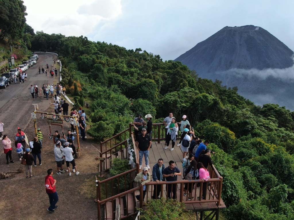 Turismo internacional aumenta en El Salvador durante 2026