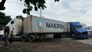 Exceso de velocidad habría provocado choque entre furgones en Acajutla