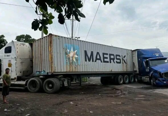 Exceso de velocidad habría provocado choque entre furgones en Acajutla