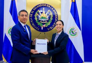 Ministro de Hacienda presenta Presupuesto 2027 con inversión del 8.1 % del PIB en educación