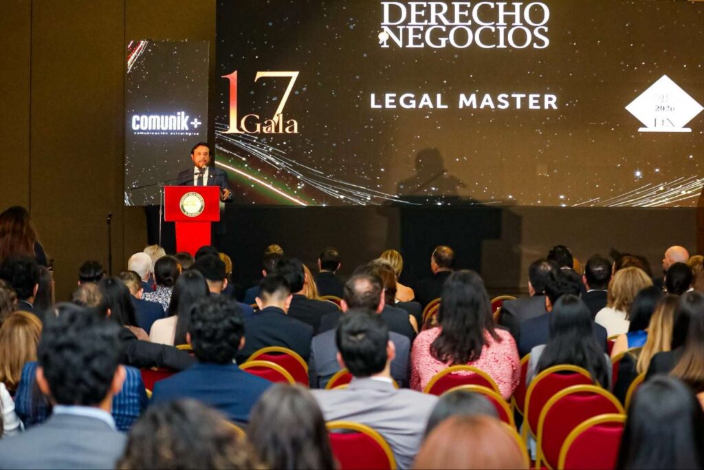 Derecho y Negocios entrega 29 reconocimientos durante su XVII gala