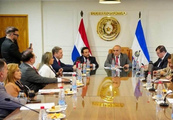 Senadores de Paraguay manifiestan interés en conocer la experiencia de El Salvador en seguridad y educación