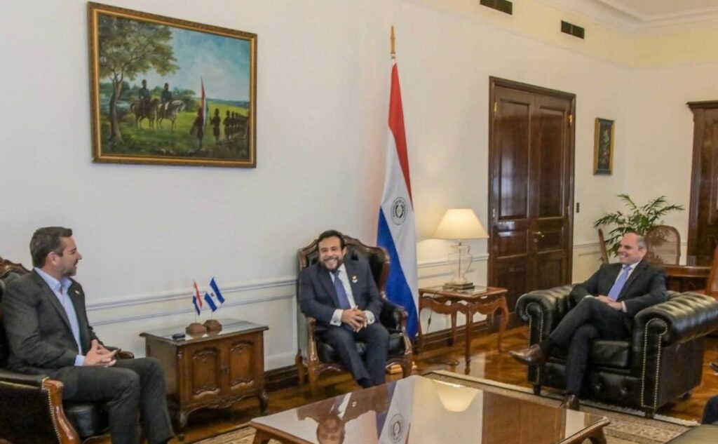 El Salvador invita al vicepresidente de Paraguay a participar en la II Conferencia Internacional sobre Estado y Democracia