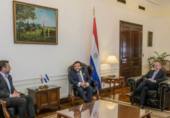 El Salvador invita al vicepresidente de Paraguay a participar en la II Conferencia Internacional sobre Estado y Democracia