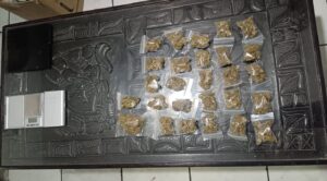 Incautan cocaína, marihuana y otros objetos durante allanamiento en Santa Tecla