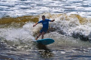 Torneos de surf en El Salvador promueven el turismo y dinamizan la economía costera