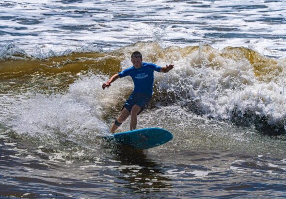Torneos de surf en El Salvador promueven el turismo y dinamizan la economía costera