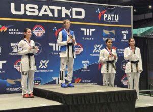 Taekwondista salvadoreña gana plata en competencia internacional celebrada en Estados Unidos