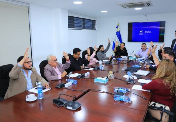 Comisión de Hacienda avala fondos para carreteras rurales y control de inundaciones