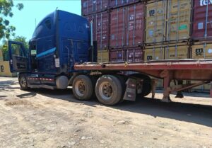 Compañeros encuentran a conductor de 70 años dentro de una rastra en Sonsonate Oeste