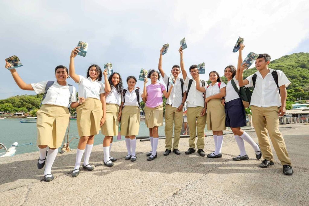 Becas para 14,000 jóvenes: proponen incorporar US$9.9 millones al presupuesto de Integración